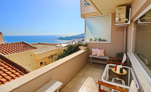 Elena Apartments in Kalamitsa